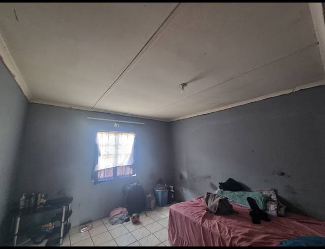 7 BEDROOM HOUSE FOR SALE IN NGWELEZANA